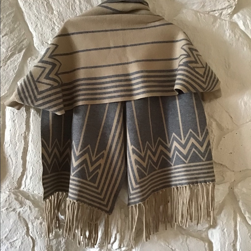BCBG Poncho - Picture 5 of 13